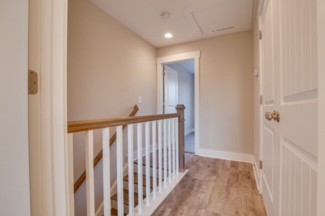 Building Photo - Townhome For Lease