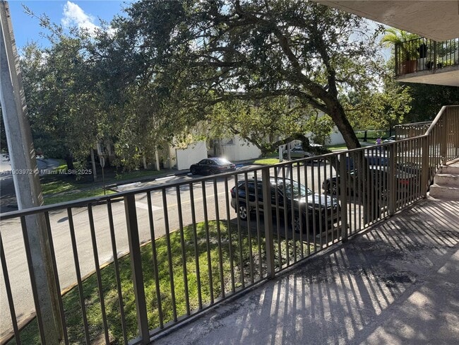 Building Photo - 4725 SW 62nd Ave