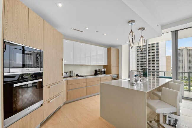Building Photo - 3100 N Ocean Dr