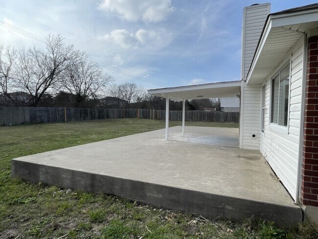 Building Photo - 1505 St Croix Ln