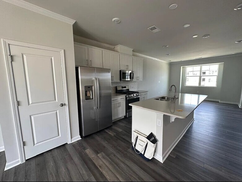 Primary Photo - Room in Townhome on Kasota Ln