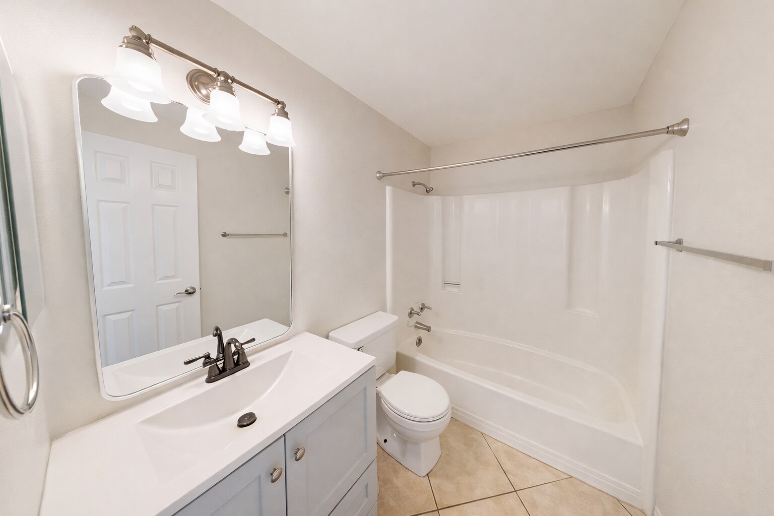 Building Photo - 609 White Water Dr