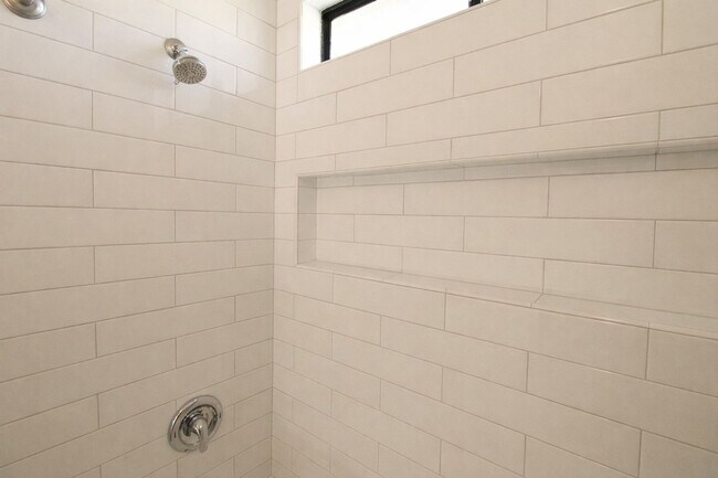 Building Photo - Recently Renovated, Single-Level 2-Bedroom Apartment with Small Fenced Yard.