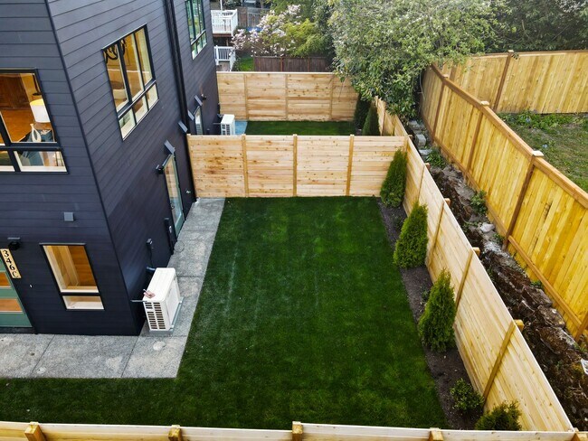Building Photo - Modern Elegance in the Heart of Wallingford
