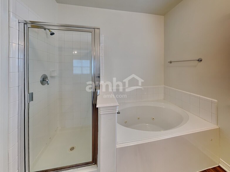 Building Photo - 28726 Hidden Cove Dr