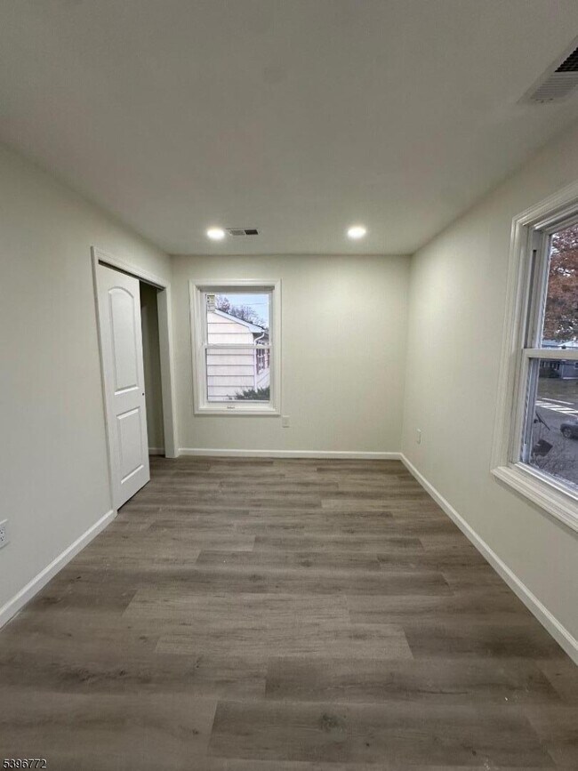 Building Photo - 112 Fairview Ave