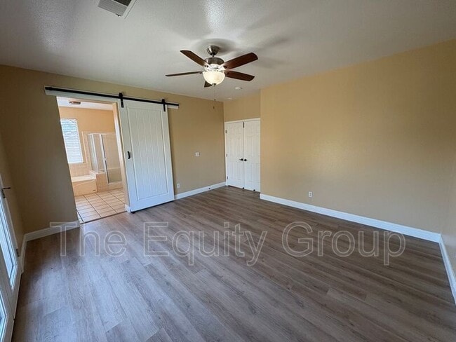 Building Photo - 938 W Encore Dr