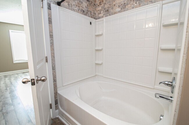 Building Photo - 144 Sycamore Hill Dr