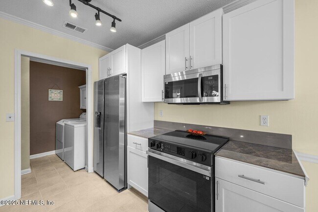 Building Photo - 200 Augusta Cir