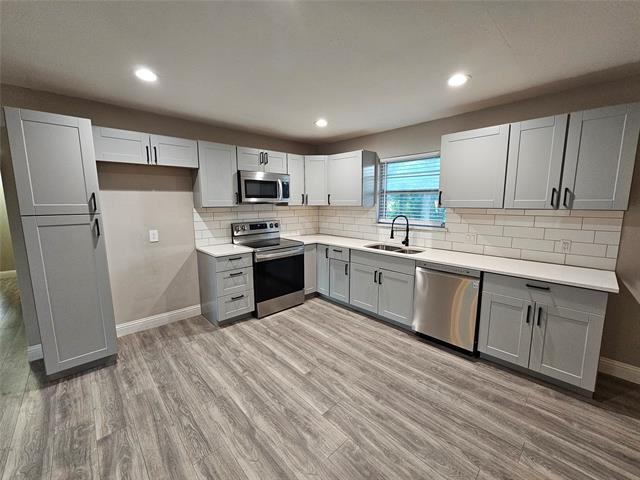 Building Photo - 800 Valley View Dr
