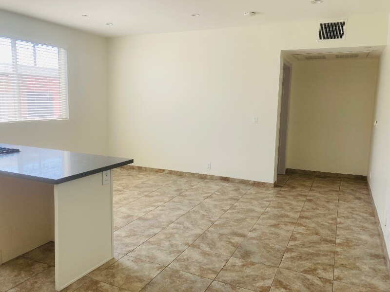 Building Photo - 953 Normandie Ave