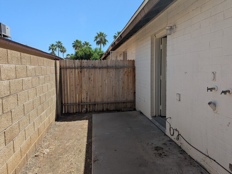 Building Photo - 343 N 93rd St