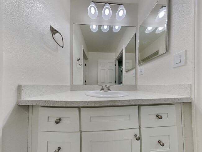 Building Photo - 8578 W Wing Dr