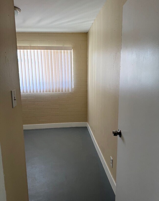 Building Photo - 2117 Ballard Dr