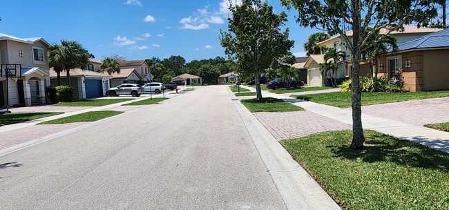 Building Photo - 2085 Marblehead Way