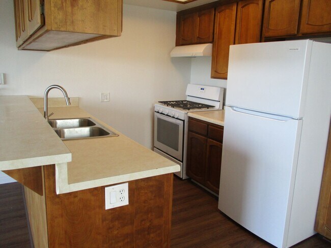 Building Photo - Desirable Pt Loma Fully Updated 1 BDR 1 BA Apartment.