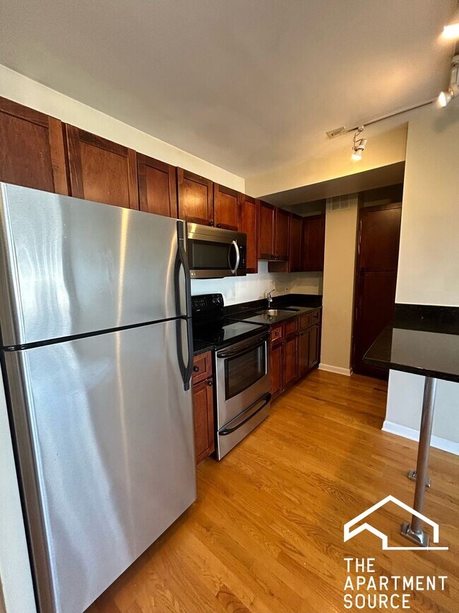 Primary Photo - 4180 N Marine Dr