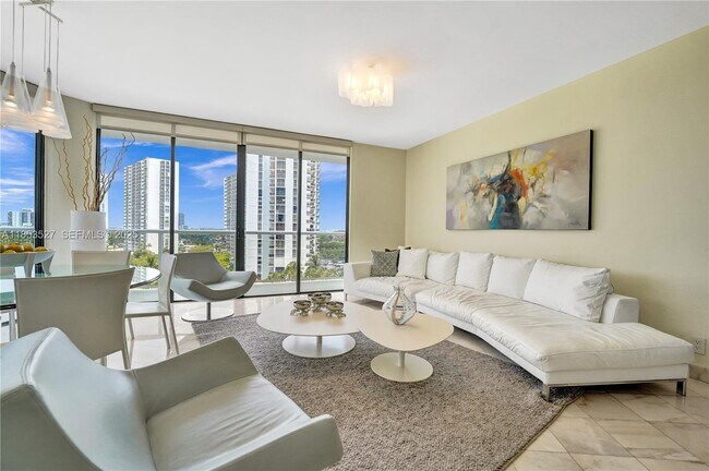 Building Photo - 20281 E Country Club Dr