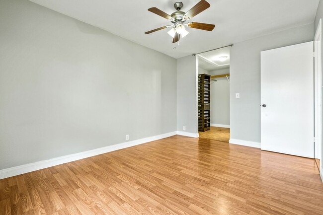 Building Photo - Fully Renovated Unfurnished 2 Bedroom/1.5 Bath at Southpointe