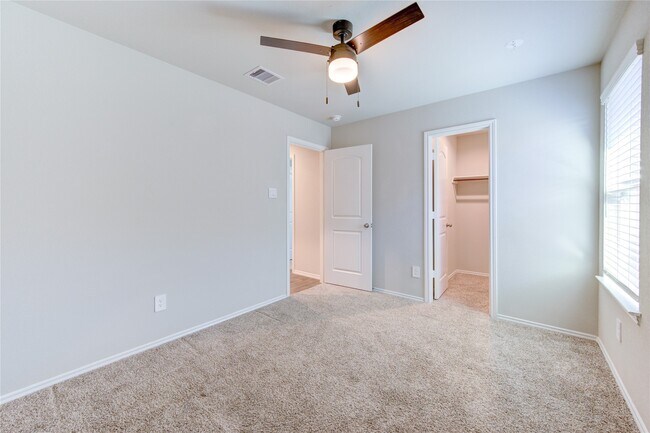 Building Photo - 21335 Hendricks Holw Ln