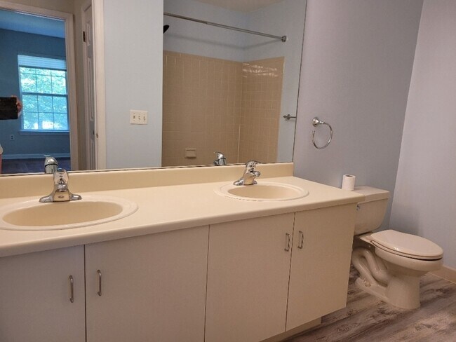 Building Photo - 187 Potomac Dr