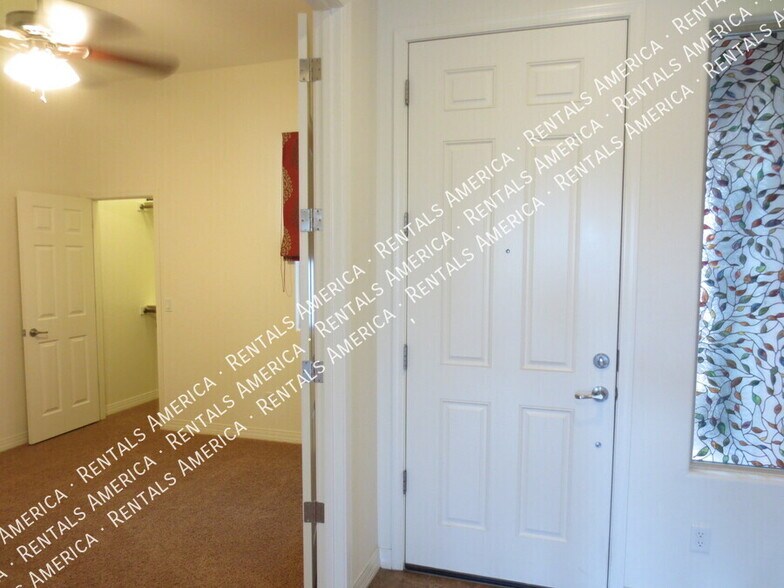 Building Photo - 1133 E Buckingham Ave