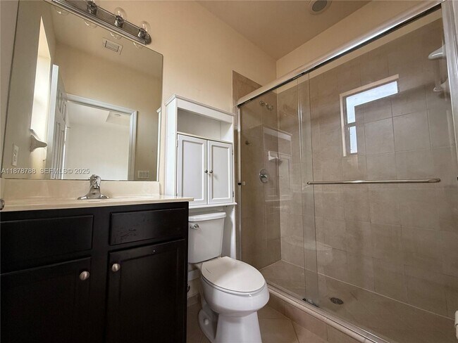 Building Photo - 3204 SE 5th Ct