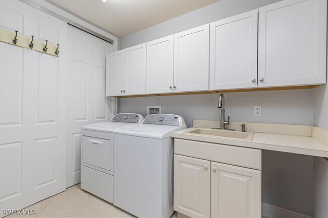 Building Photo - 7837 Hawthorne Dr