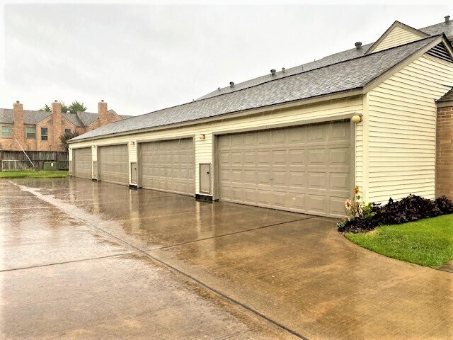 Building Photo - 3300 Bellefontaine St