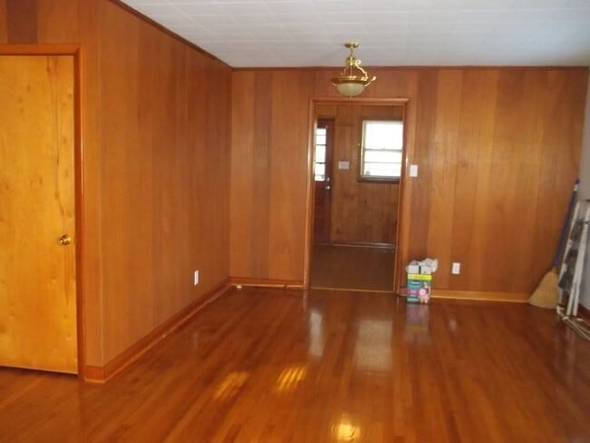 Building Photo - 115 Armstrong Cir