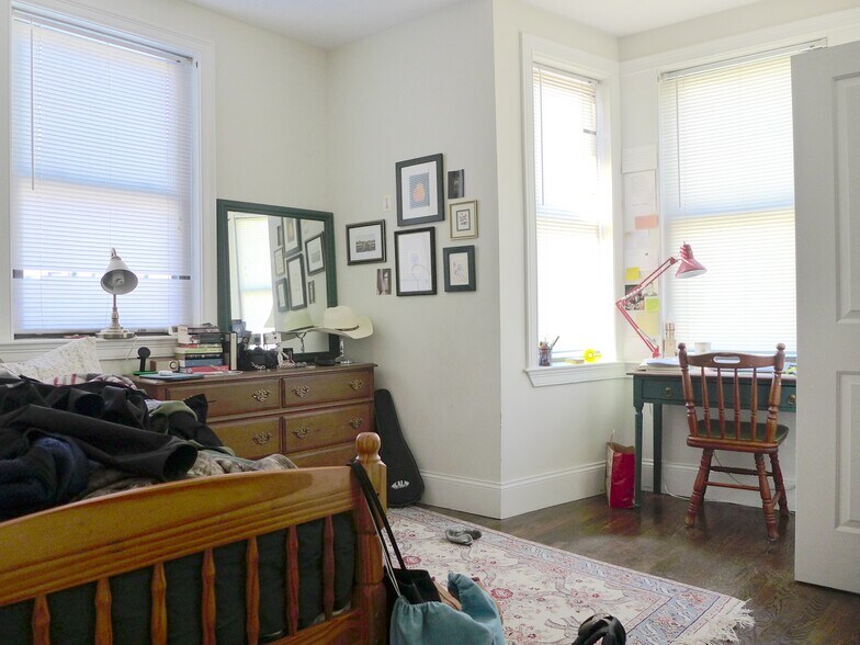 Building Photo - 130 Marcella St