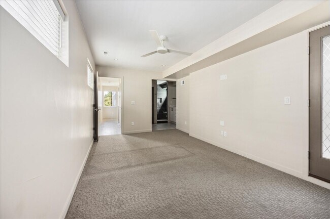 Building Photo - Upscale rear unit in the heart of Denver!