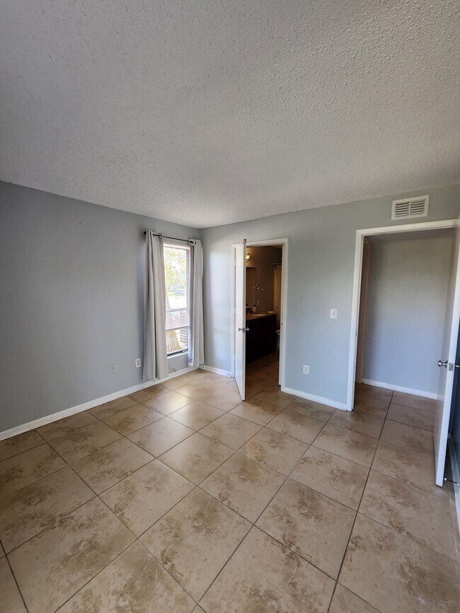 Building Photo - 455 Alt 19