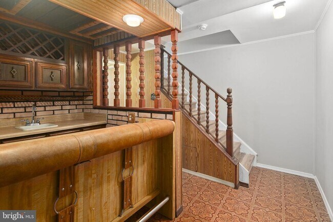 Building Photo - 2514 S Walter Reed Dr