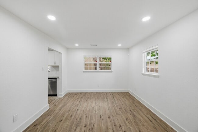 Building Photo - 1501 Maiden Ln