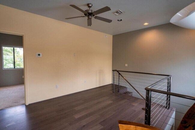 Building Photo - 2010 E 1st St