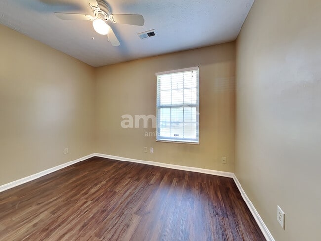 Building Photo - 818 Somerset Ct