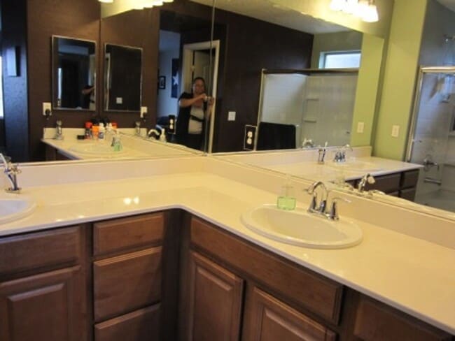 Building Photo - 10415 Lilac Square Ave