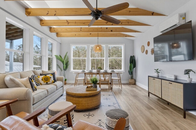 Building Photo - 304 Tide St