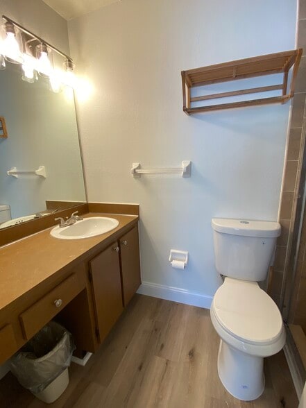 Building Photo - 1781 SE Linpark Ct