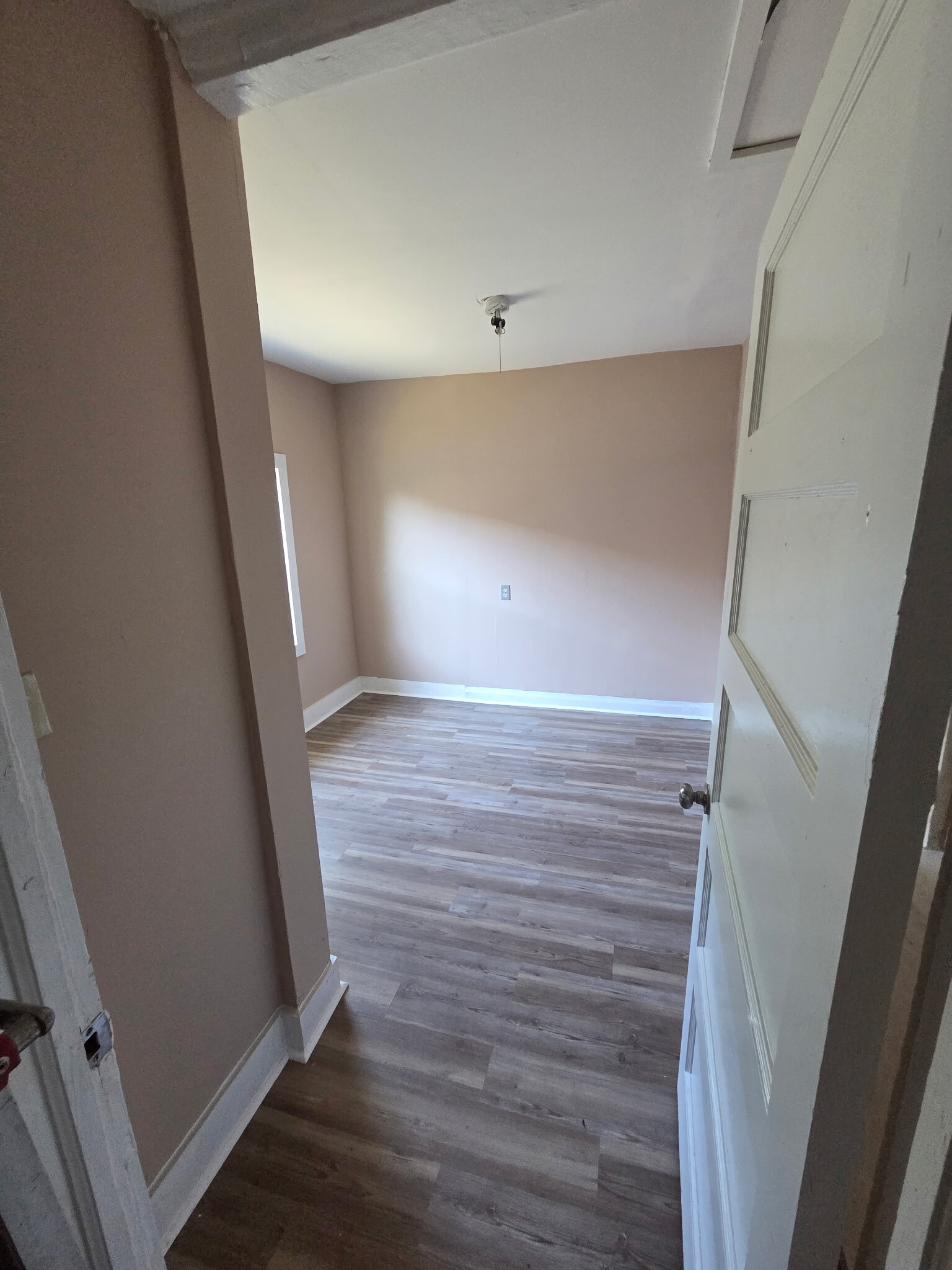 $500 student room 2 - 545 Salley St