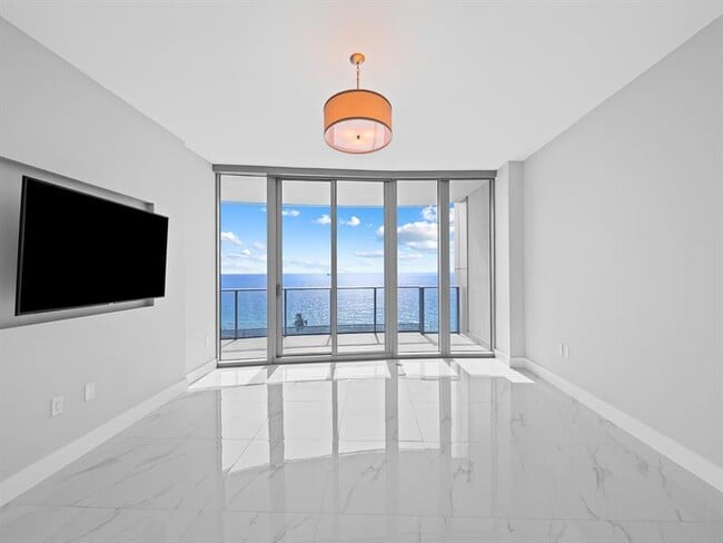 Building Photo - 701 S Fort Lauderdale Beach Blvd