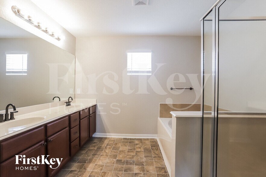 Building Photo - 2718 Briar Breeze Dr