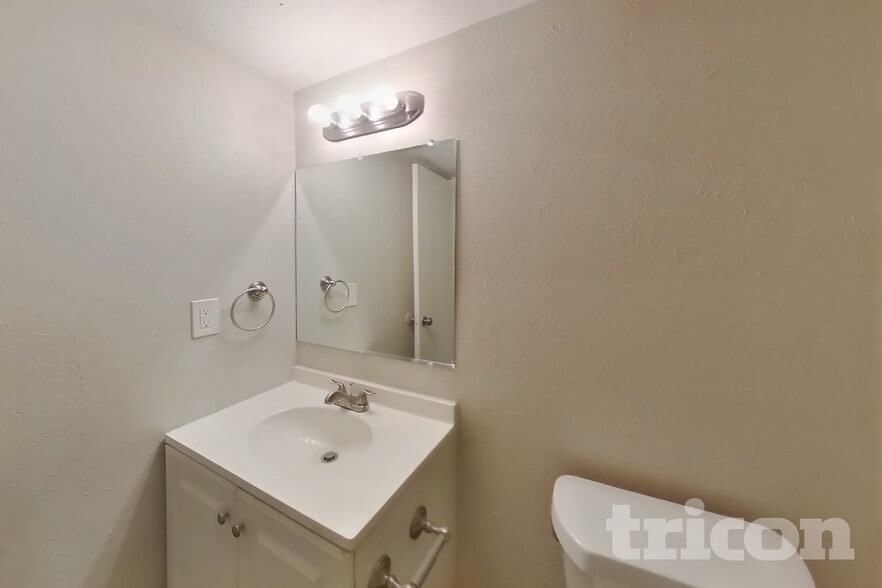 Building Photo - 416 Forestwood Dr