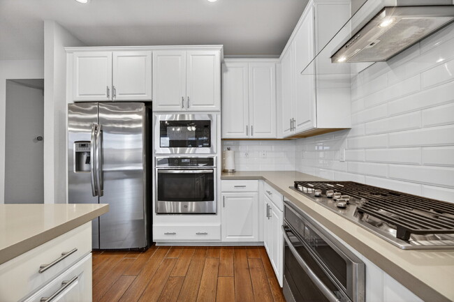 Building Photo - Charming 3-Bedroom Haven in Elk Grove with 2 Full Baths and 1603 Sq Ft of Comfort!