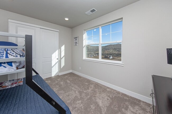 Building Photo - 3 Bedroom | 3 Baths | plus large loft | 20...