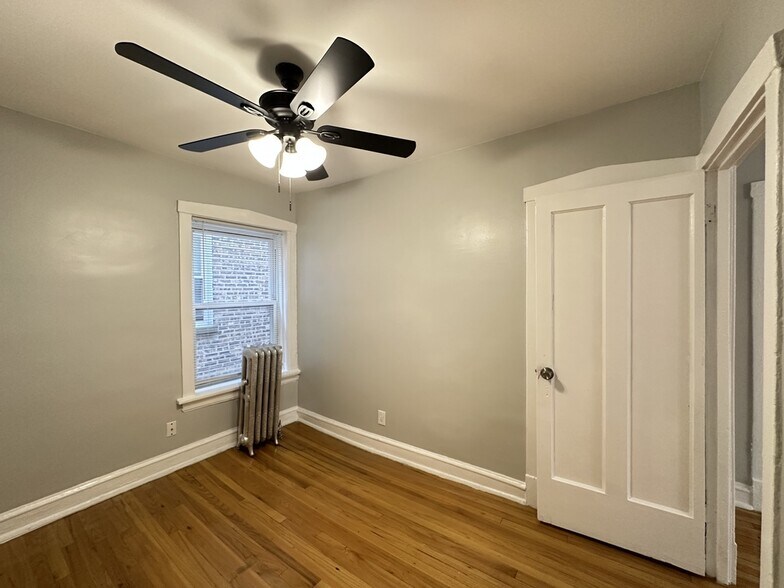 Building Photo - 4826 N Avers Ave