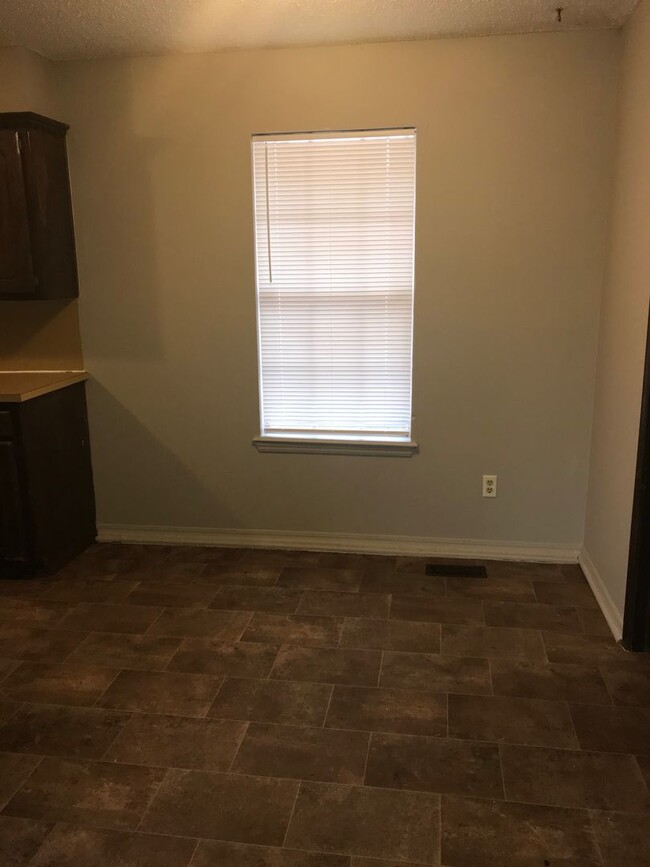 Building Photo - Edmond Home Ready for Occupancy