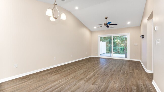 Building Photo - 132 Machrie Loop