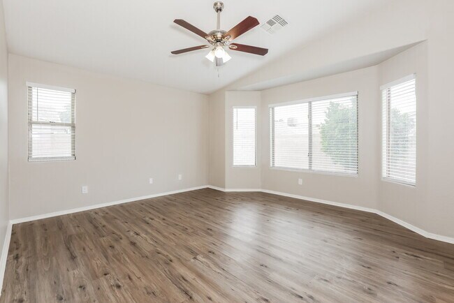 Building Photo - 39812 N Vincenza St